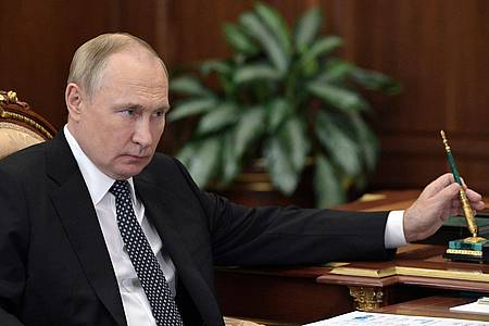 Der russische Präsident Wladimir Putin will zum orthodoxen Weihnachtsfest die Waffen schweigen lassen.