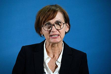 «Wir müssen endlich an die strukturellen Probleme ran. Das wird nur mit einer neuen Form und Kultur der Zusammenarbeit mit allen Beteiligten gehen. Wir müssen ein Team Bildung aufstellen, statt mit dem Finger auf andere zu zeigen», sagt Bettina Stark-Watzinger (FDP).