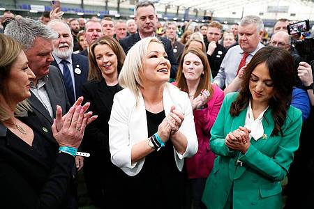Sinn-Fein-Chefi Michelle O`Neill hat ihr Mandat im Wahlbezirk Mid Ulster verteidigt.