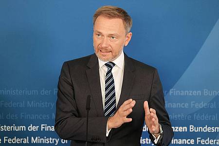 Bundesfinanzminister Christian Lindner hält vorerst an der Schuldenbremse fest.