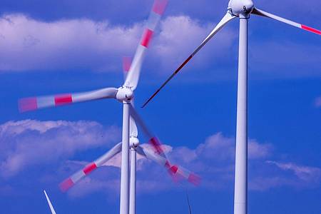 Durch kommunale und bürgerschaftliche Teilhabe könnten laut dem Bundesverfassungsgericht die «Akzeptanzprobleme» beim Ausbau der Windenergie verringert werden.