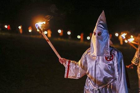 Auch heute noch gibt es in den USA Verbünde in der Tradition des berüchtigten rassistischen Ku-Klux-Klans. Ein entsprechender Verdacht in Deutschland ließ sich jedoch nicht zur Anklage bringen. (Archivbild)