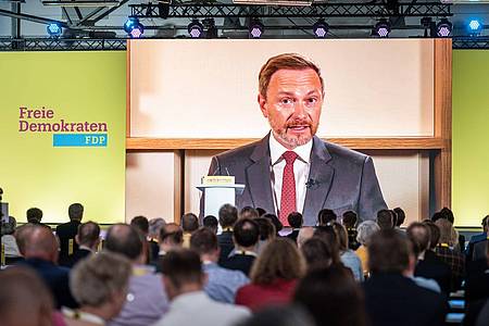 FDP-Bundesvorsitzender Christian Lindner spricht beim FDP-Bundesparteitag, digital aus Washington zugeschaltet.