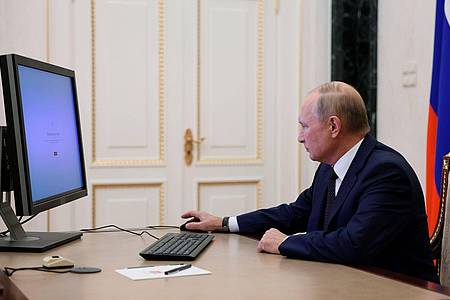 Auch Russlands Präsident Wladimir Putin hat bei den Kommunalwahlen abgestimmt - per Computer.