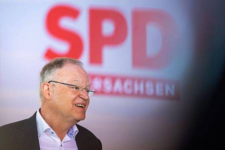 Niedersachsens Ministerpräsident Stephan Weil hat die Unterstützung seiner SPD für eine Koalition mit den Grünen.