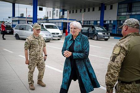 Grünen-Politikerin Claudia Roth ist zu einem Besuch in der ukrainischen Hafenstadt Odessa.