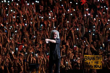 Dr. Brian May macht ein Selfie beim Musikfestival «Rock in Rio Lisboa».