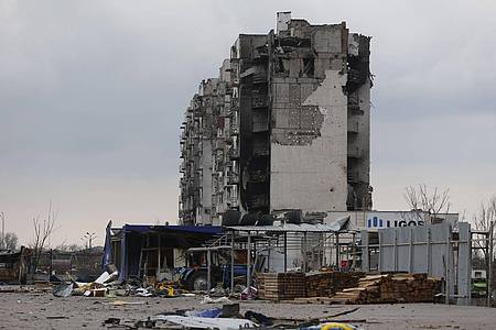 Ein beschädigtes Gebäude in Mariupol. Symbolbild