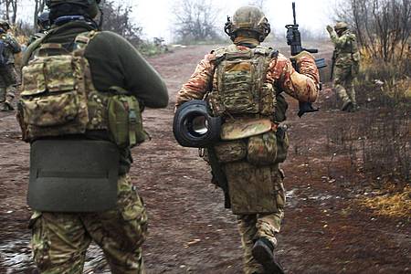 Ukrainische Soldaten an der Front in der Region Donezk.