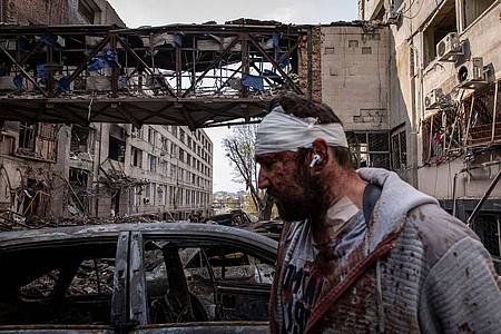 Zwei Monate Krieg in der Ukraine: Können Verhandlungen das Blutvergießen stoppen?