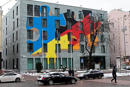 Eine Außenansicht der deutschen Botschaft in Kiew.