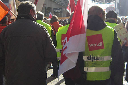Demonstranten der Gewerkschaft ver.di