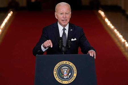US-Präsident Joe Biden spricht im East Room des Weißen Hauses über die jüngsten Fälle von Waffengewalt.