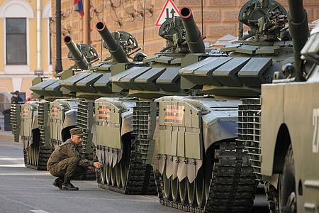 Die russische Armee hat bei ihrem Krieg gegen die Ukraine mit der Truppenstärkte und Nachschub zu kämpfen, sagt London.