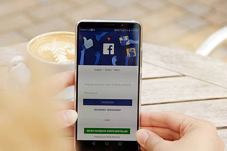 Facebook-App auf dem Smartphone geöffnet