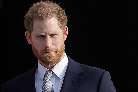 Prinz Harry packt in seinen Memoiren über die britischen Royals aus.
