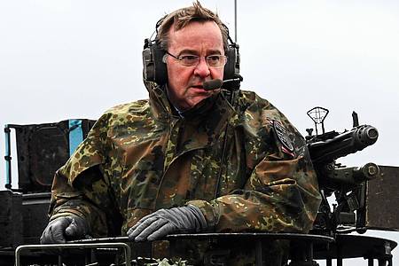 Boris Pistorius in einem Leopard 2 A6 des Panzerbataillons 203 der Bundeswehr.