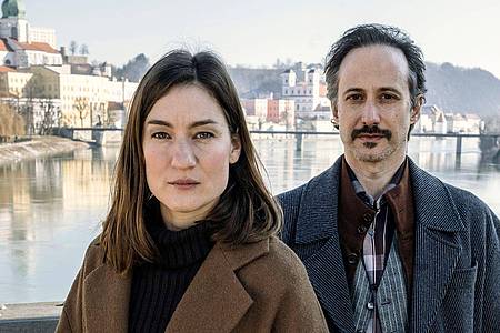 Marie Leuenberger als Frederike Bader und Michael Ostrowski als Ferdinand Zankl im «Krimi aus Passau».
