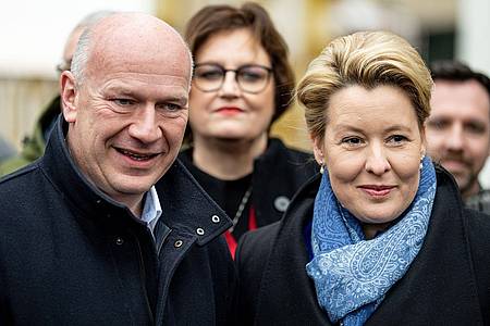 Berlins Regierende Bürgermeisterin Franziska Giffey (SPD, r) und ihr möglicher Nachfolger: Kai Wegner (CDU, l).