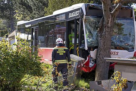 In Wien ist es zu einem schweren Busunfall gekommen.