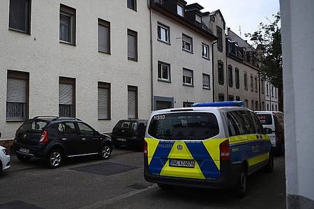 Fahrzeug der Polizei im Stadtteil Waldhof.