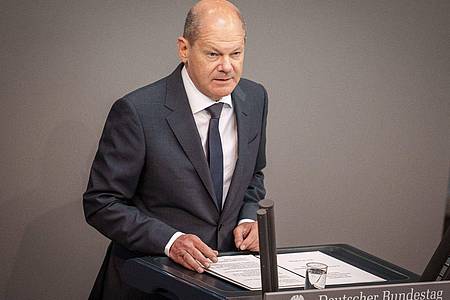 Bundeskanzler Olaf Scholz gibt im Bundestag eine Regierungserklärung ab.
