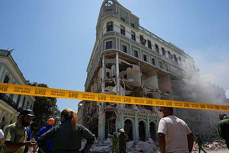 Das Hotel Saratoga ist nach einer Explosion schwer beschädigt.