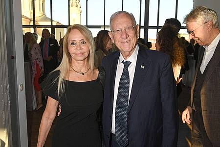 Reuven Rivlin (hier mit Partnerin Sarit Semah) wurde vom jüdischen Weltkongress geehrt.