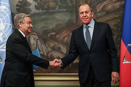 Guterres hat sich bei seinem Treffen mit dem russischen Außenminister Lawrow für eine rasche Waffenruhe und ein Ende des Krieges in der Ukraine ausgesprochen.