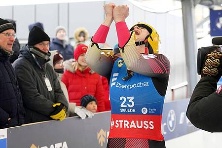 Rodlerin Dajana Eitberger jubelt nach ihrem Sieg in Sigulda.