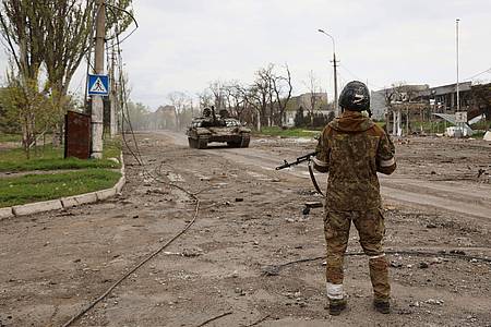 Noch immer sind Zivilisten in Mariupol eingesperrt - eine weitere Evakuierungsmission soll laufen.