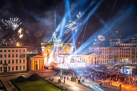 Nicht nur Feuerwerk und Spaß brachte die Silvesternacht in Berlin mit sich - auch Gewalt.