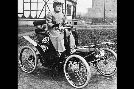 Die Eisenacherin Wilhelmine Ehrhardt 1899: Sie gilt als erste Automobilistin Deutschlands.