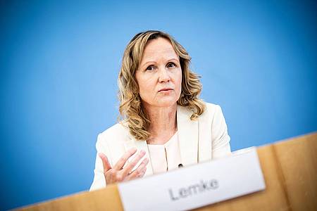 Bundesumweltministerin Steffi Lemke mahnt beim Ersatz von russischem Erdgas längerfristig nicht auf andere klimaschädliche Energieträger zu setzen.