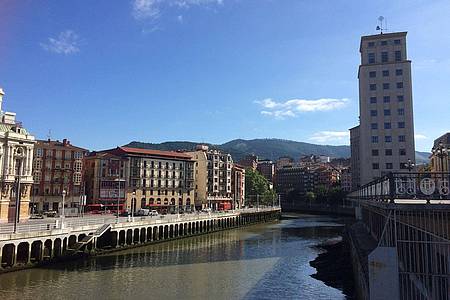 In Bilbao ist nach Überzeugung der Polizei ein Serienmörder unterwegs, der es auf Homosexuelle abgesehen hat.