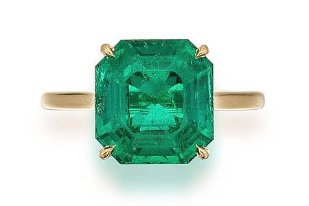 Dieser Smaragd hat schon eine lange Reise hinter sich. Beim Auktionshaus Sotheby`s soll er nun einen neuen Besitzer finden.