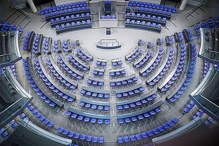 Der Plenarsaal des Bundestags: Durch Überhang- und Ausgleichsmandate ist das Parlament in den vergangenen Jahren immer weiter gewachsen.