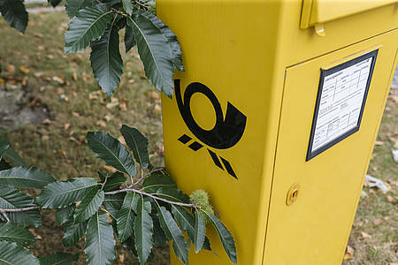 Briefkasten am Bürgersteig
