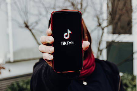 TikTok-App auf dem Smartphonedisplay